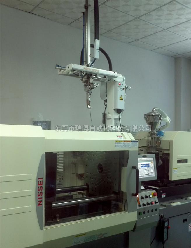 斜臂配（pèi）日精